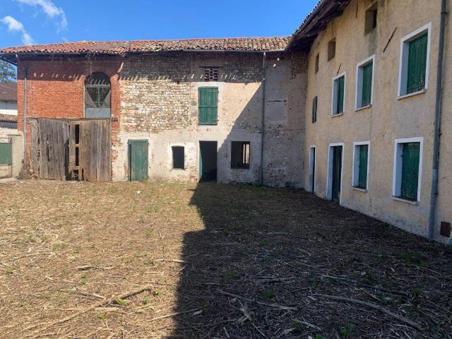 Rustico in vendita a Pozzuolo Del Friuli, Friuli-Venezia Giulia