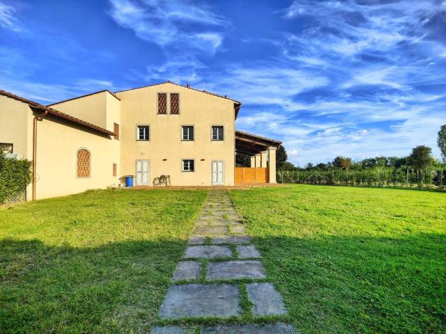 Rustico in vendita a Prato, Toscana