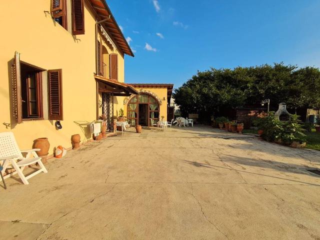 Rustico in vendita a Prato, Toscana