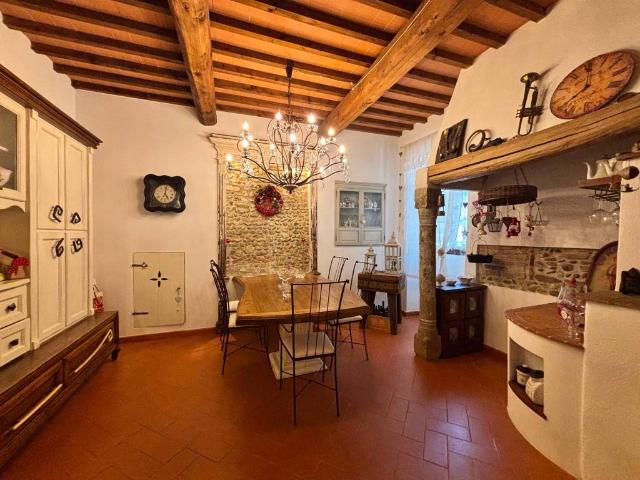 Rustico in vendita a Prato, Toscana