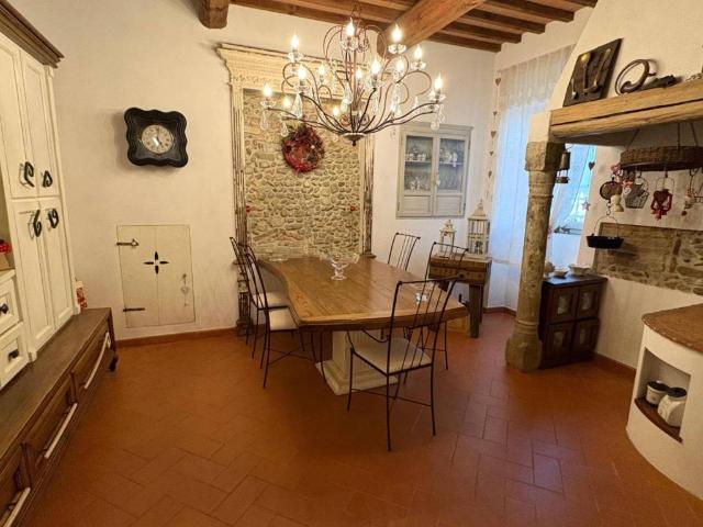 Rustico in vendita a Santa Maria a Colonica, Prato