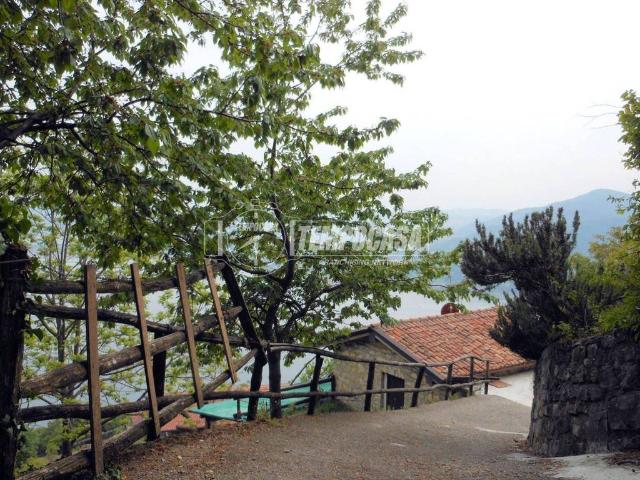 Rustico in vendita a Predore, Lombardia
