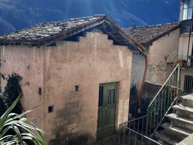 Rustico in vendita a Primaluna, Lombardia