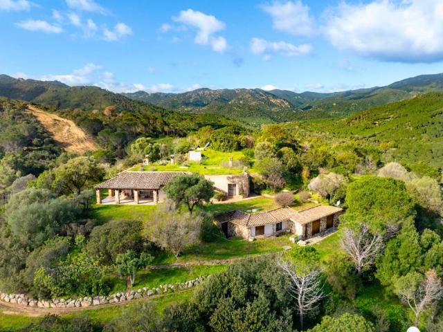Villa Indipendente in vendita a Pula, Sardigna/Sardegna