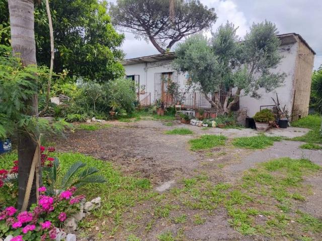 Rustico in vendita a Qualiano, Campania