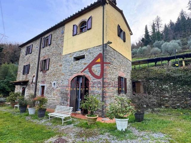 Rustico in vendita a Quarrata, Toscana