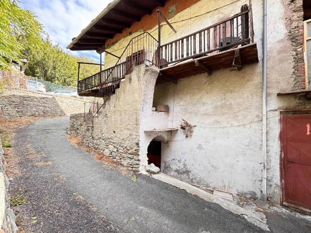 Rustico in vendita a Quart, Aosta
