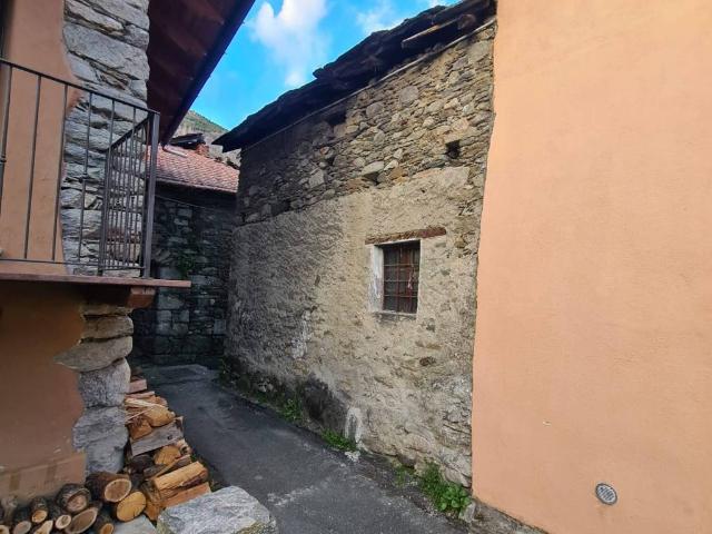 Rustico in vendita a Quart, Aosta