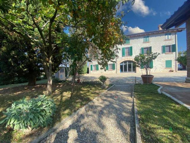 Rustico in vendita a Colline Matildiche, Re