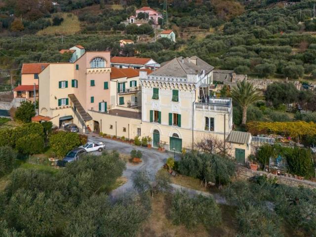 Villa Indipendente in vendita a Quiliano, Liguria