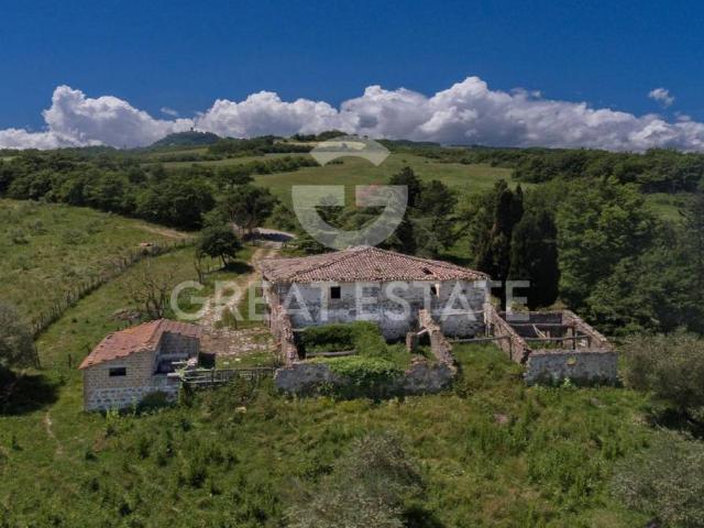 Rustico in vendita a Radicofani, Toscana