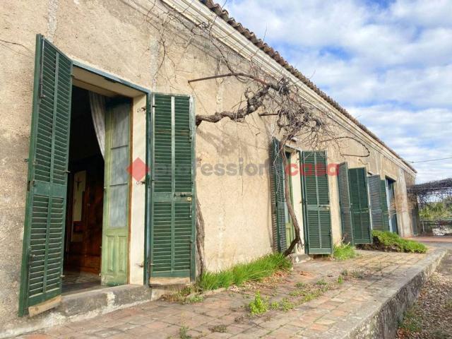 Rustico in vendita a Ragalna, Sicilia