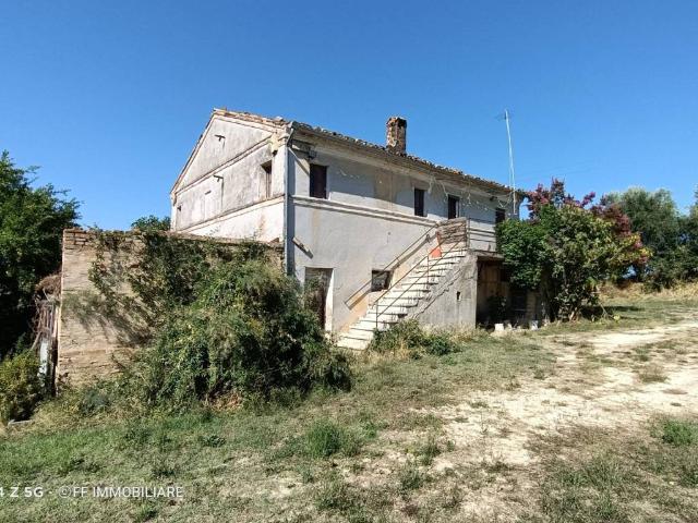 Rustico in vendita a Frazione Montefiore, Marche