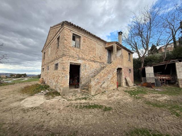 Rustico in vendita a Contrada Castelnuovo, Marche