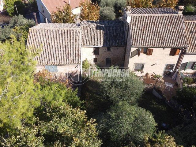 Rustico in vendita a Castelnuovo, Marche