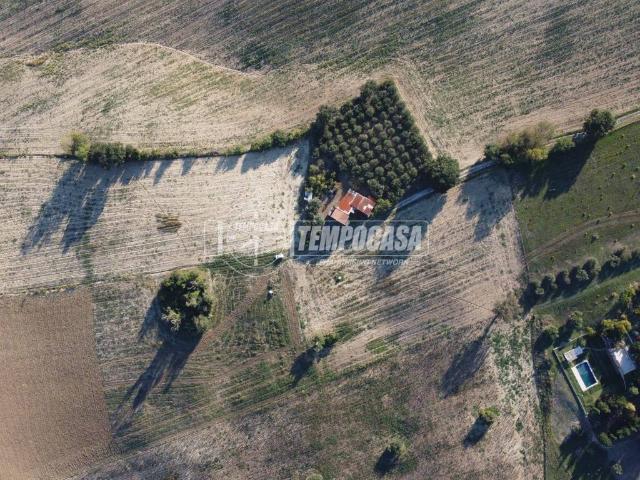 Rustico in vendita a Frazione Montefiore, Recanati