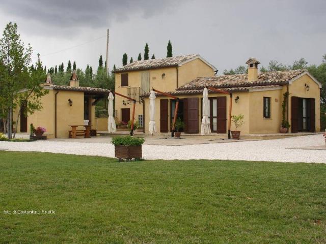 Rustico in vendita a Frazione Montefiore, Marche
