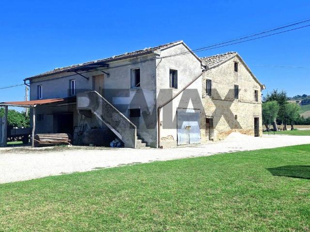 Rustico in vendita a Contrada Addolorata, Marche
