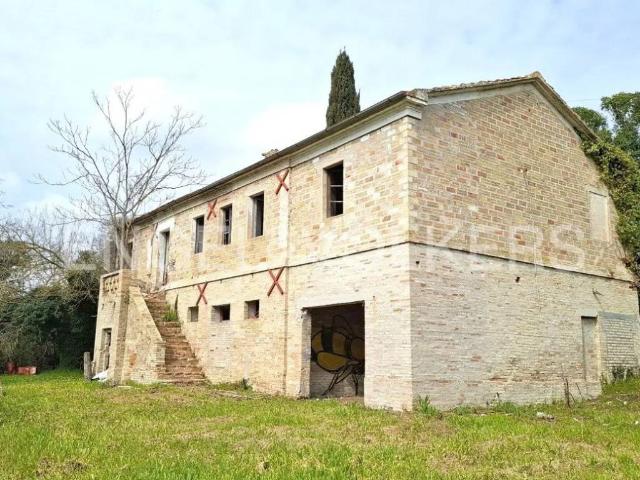 Rustico in vendita a Frazione Montefiore, Marche