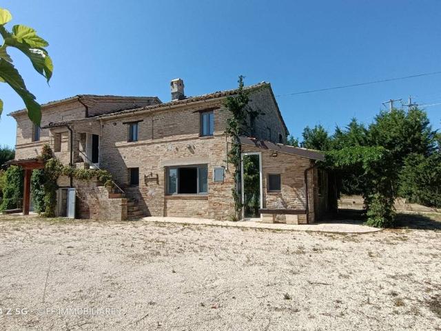 Rustico in vendita a Frazione Montefiore, Marche