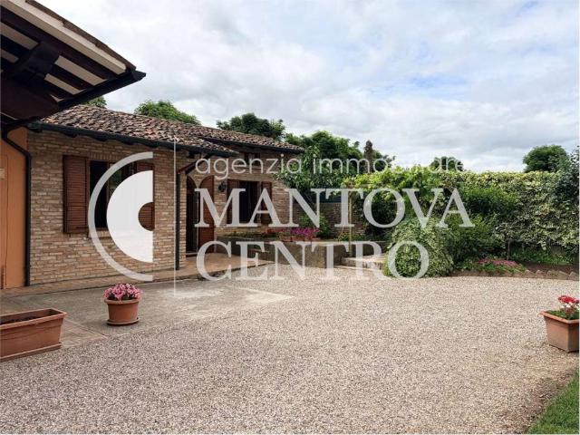 Villa Indipendente in vendita a Redondesco, Lombardia
