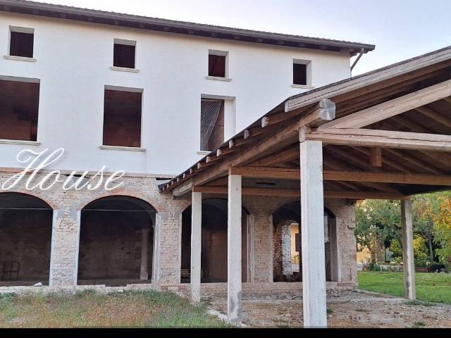 Rustico in vendita a Coviolo, Re