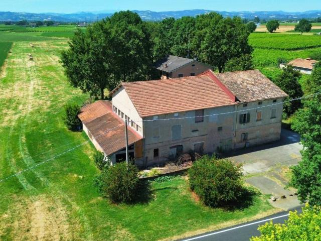 Rustico in vendita a Re, Reggio Emilia