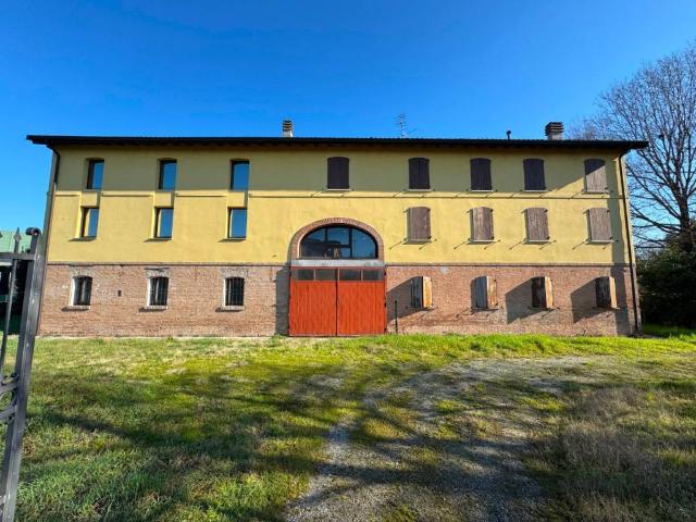 Rustico in vendita a Mancasale, Re