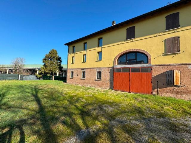 Rustico in vendita a Mancasale, Re