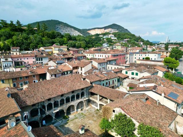 Rustico in vendita a Rezzato, Lombardia