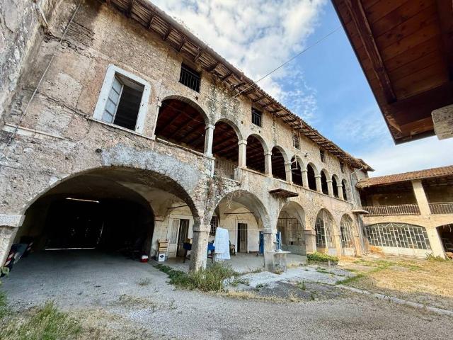Rustico in vendita a Rezzato, Lombardia