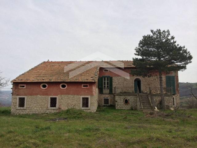Rustico in vendita a Riccia, Molise