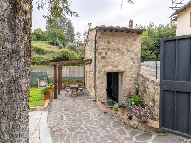 Rustico in vendita a Troghi, Rignano sull'Arno