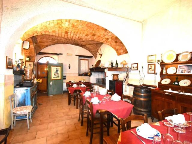 Rustico in vendita a Ponterotto, Marche