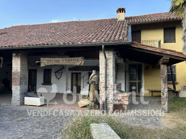 Rustico in vendita a Robbio, Lombardia