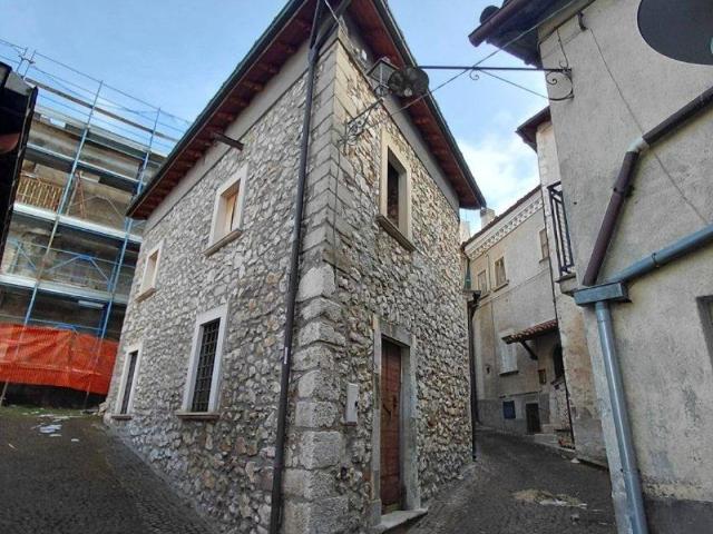 Rustico in vendita a Rocca Di Mezzo, Abruzzo