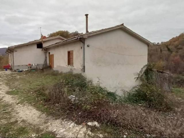 Rustico in vendita a Rocca Sinibalda, Lazio