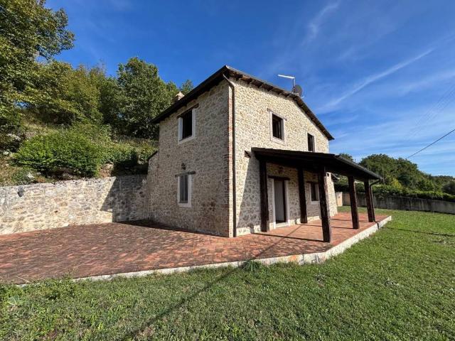 Rustico in vendita a Rocca Sinibalda, Lazio