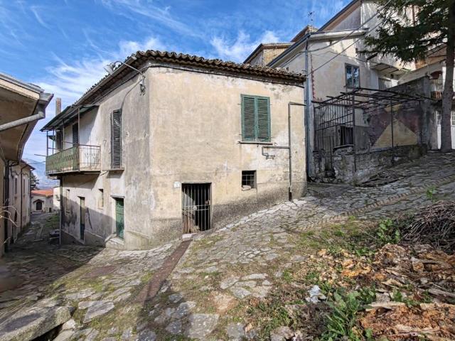 Rustico in vendita a Roccabascerana, Campania