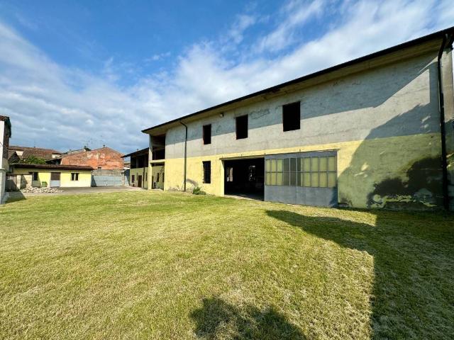 Rustico in vendita a Roccafranca, Lombardia