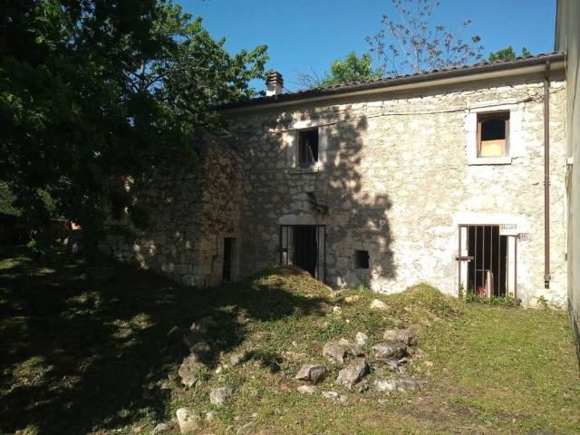 Rustico in vendita a Roccamorice, Abruzzo