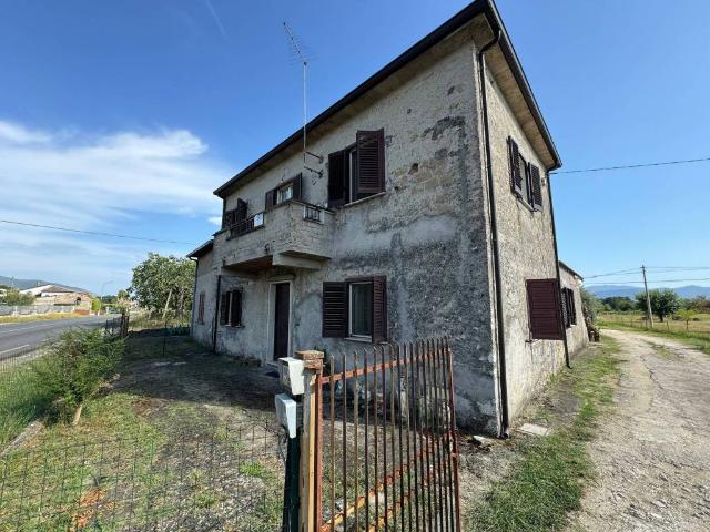 Villa Indipendente in vendita a Roccasecca, Lazio