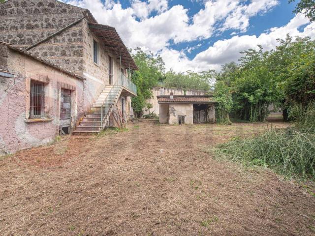 Rustico in vendita a Roccasecca, Lazio
