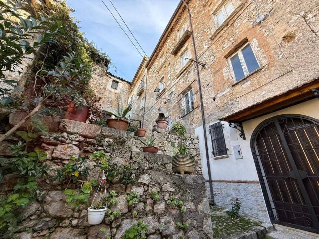 Rustico in vendita a Roccasecca, Lazio