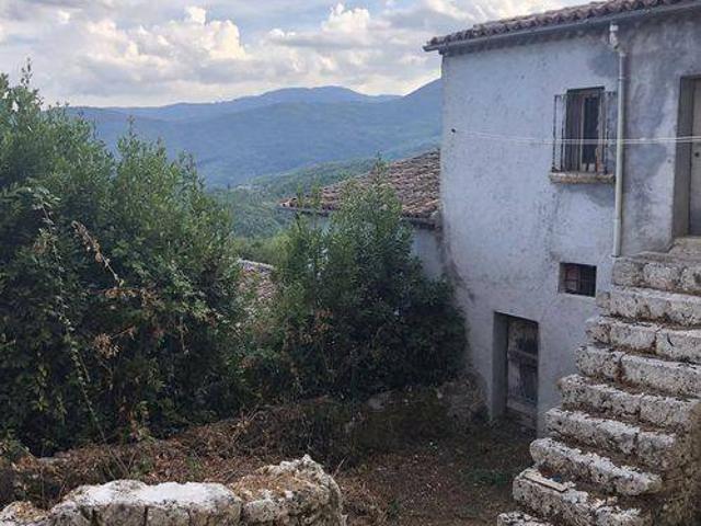Rustico in vendita a Rocchetta A Volturno, Molise