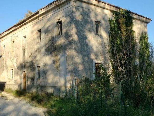 Rustico in vendita a Rocchetta A Volturno, Molise