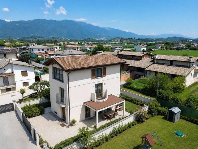Rustico in vendita a Romano D'ezzelino, Veneto