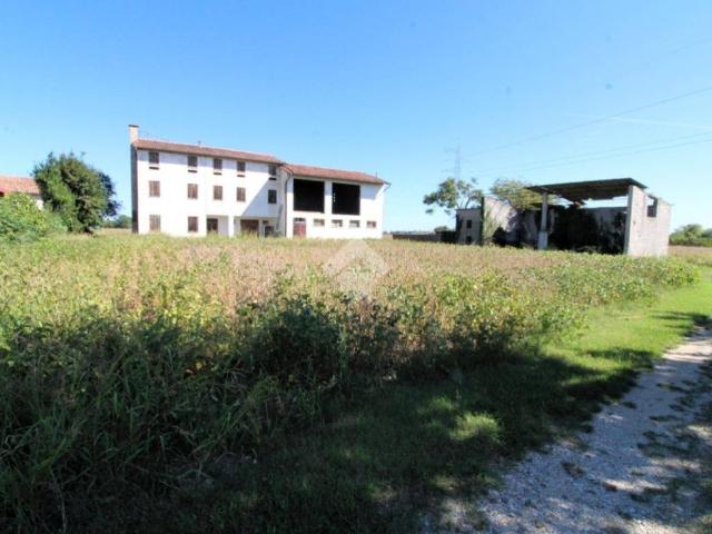 Rustico in vendita a Roncade, Treviso