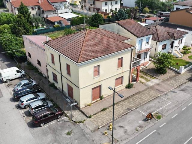 Rustico in vendita a Ronco All'adige, Veneto