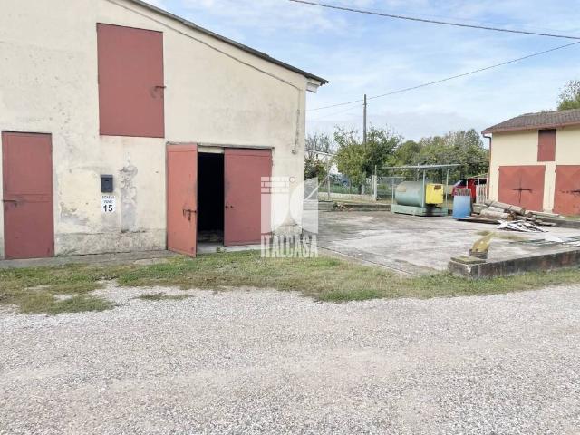 Rustico in vendita a Roncoferraro, Lombardia